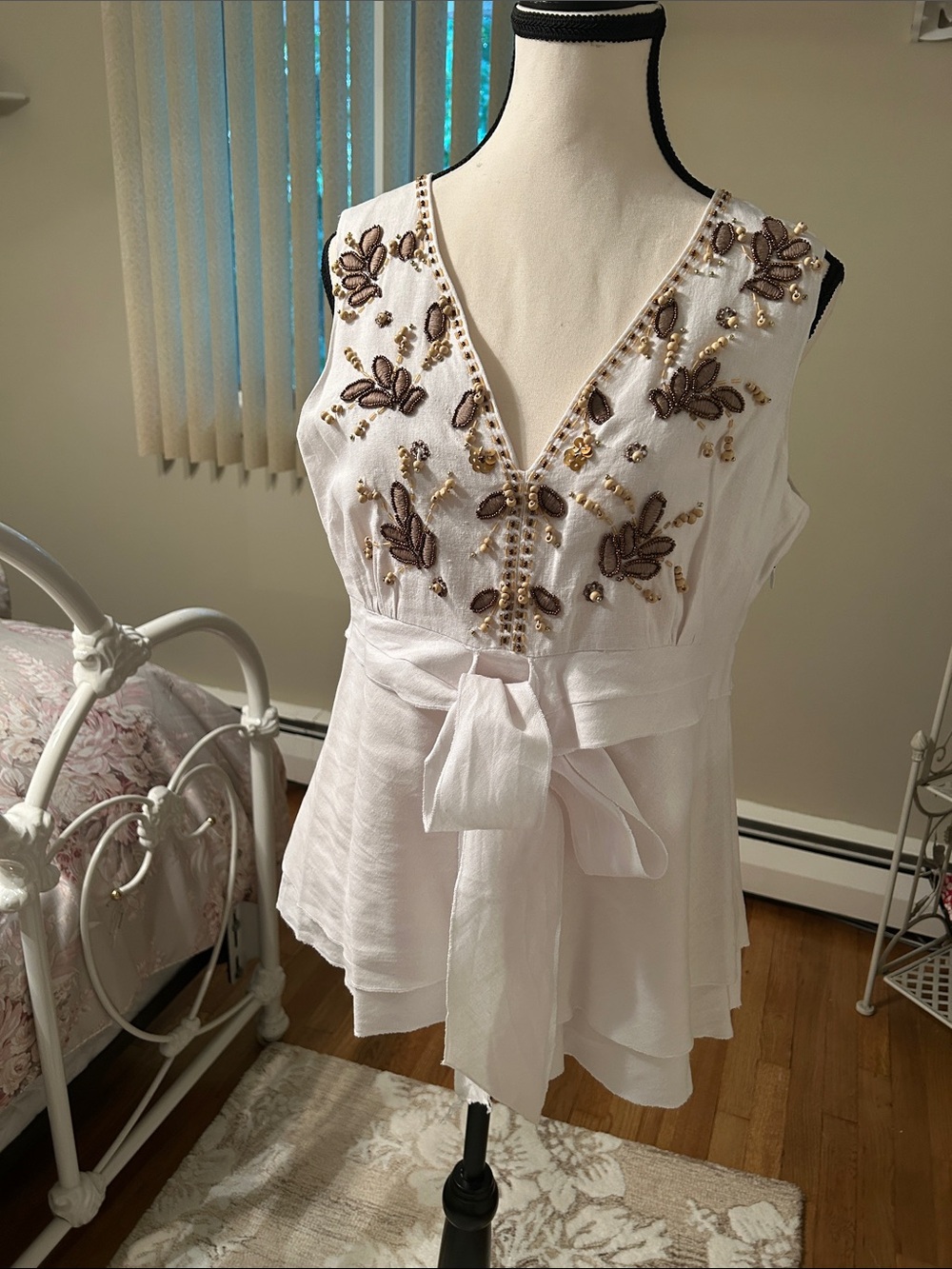 Tweeds White Embroidered V-Neck Tie-Waist Camisole Worn only once